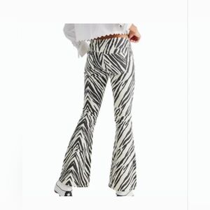 Free People Pants 28 Womens Penny Pull On Flare Jeans In Zebra Print